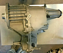 Load image into Gallery viewer, Chevy GMC 226HD 226 HD Transfer case 2005 Trailblazer Envoy Auto transmission