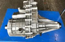 Load image into Gallery viewer, Chevy GMC 1500 2500 Gas Engine NP263 NP263HD Rebuilt Transfer Case 1999-2007
