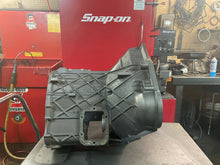 Load image into Gallery viewer, 92 93 94 95 96 97 Ford F250 F350 ZF5 7.3  powerstroke Trans Case 4x4 4x2 S5-42