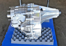Load image into Gallery viewer, TRANSFER CASE NP246 2002 DOWN  GM CHEVY SILVERADO TAHOE YUKON DENALI SIERRA