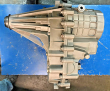 Load image into Gallery viewer, TRANSFER CASE NP246 2002 DOWN GM CHEVY SILVERADO TAHOE YUKON  SIERRA AUTO 4WD