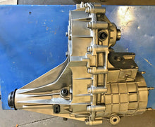 Load image into Gallery viewer, TRANSFER CASE NP246 2003 uo  GM CHEVY SILVERADO TAHOE YUKON DENALI SIERRA