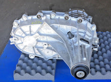 Load image into Gallery viewer, TRANSFER CASE NP246 2002 DOWN  GM CHEVY SILVERADO TAHOE YUKON DENALI SIERRA