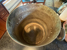 Load image into Gallery viewer, DEHILLERIN Hammered Copper Soup Pot Bronze Handle 11&quot; Diameter 11&quot; tall 18 Quart